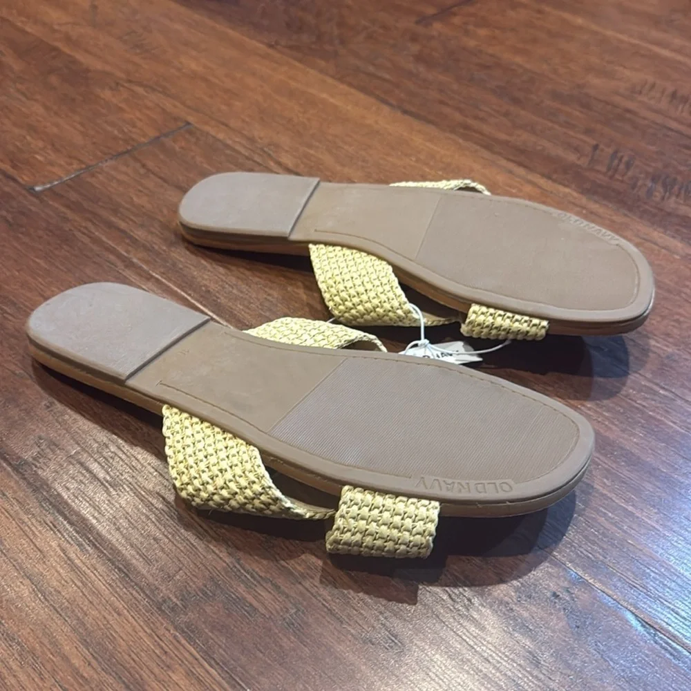 NWT! Size 10 Old Navy Women's Tan Sandals - Picture 6 of 8
